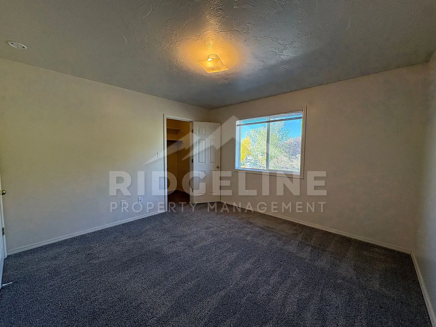 345 S Byron Ave — Photo 2