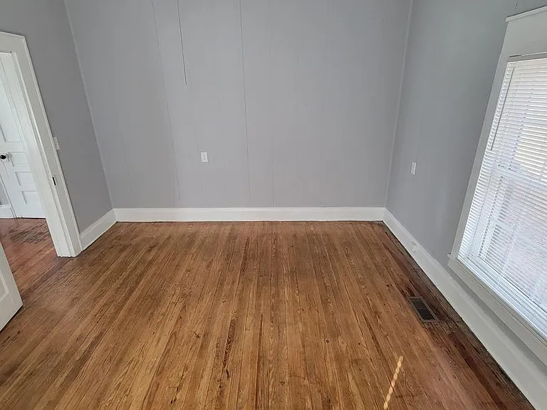 1013 Attica St — Photo 13