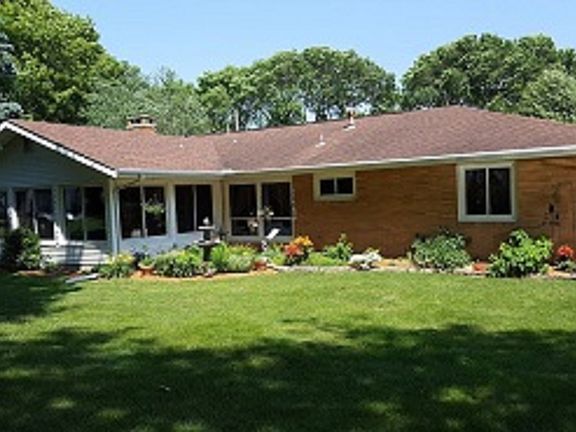 Backyard:sunroom, flower bed