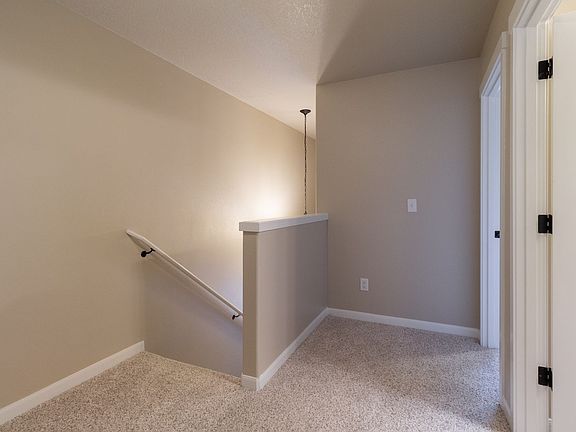 5th image of 7617 NE 31st Cir