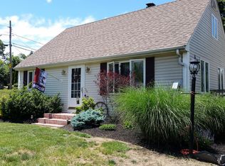 2 Sutton St, Smithfield, RI 02828