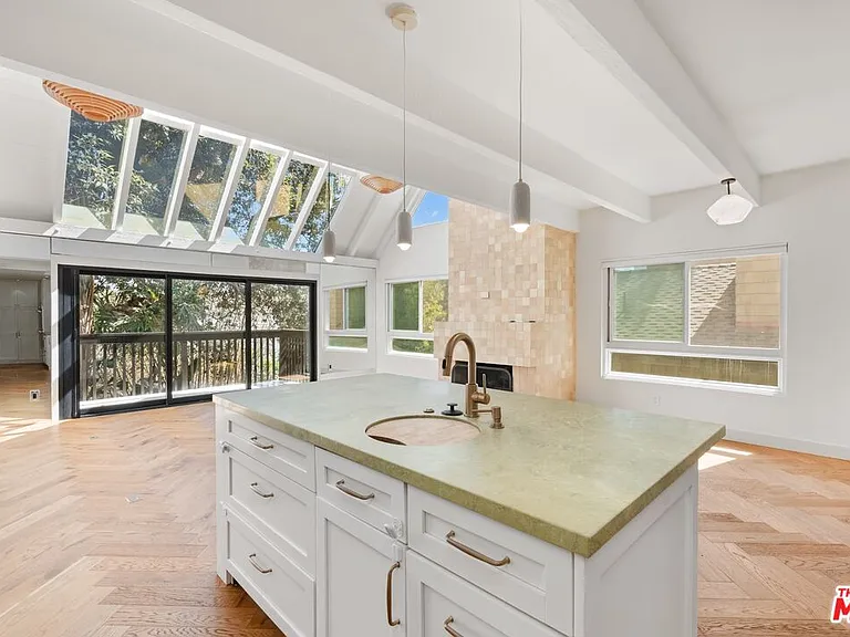 33 E Reef St #4 — Photo 4