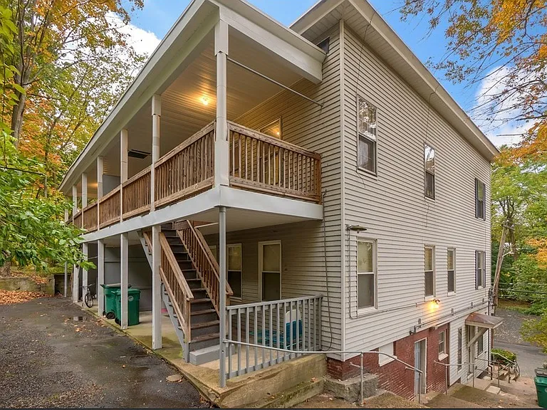 1247 Main St #3R — Photo 1