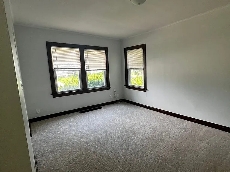 1455 W 12th St — Photo 2
