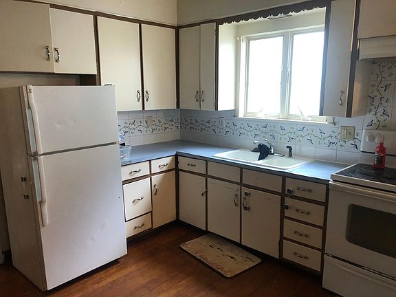 3rd image of 166 Glenwood Ave Floor 1