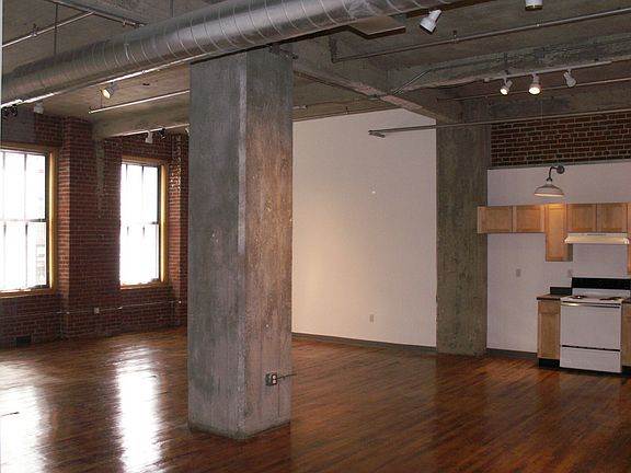 3rd image of 1627 Washington Ave APT 303