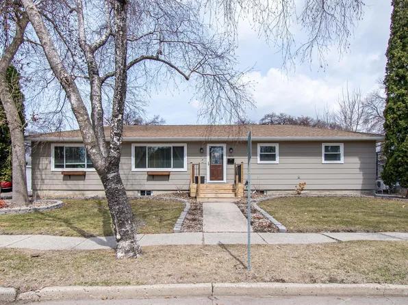 455 16th Ave S, Fargo, ND 58103