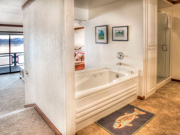 3rd image of 3600 N Lake Blvd #117