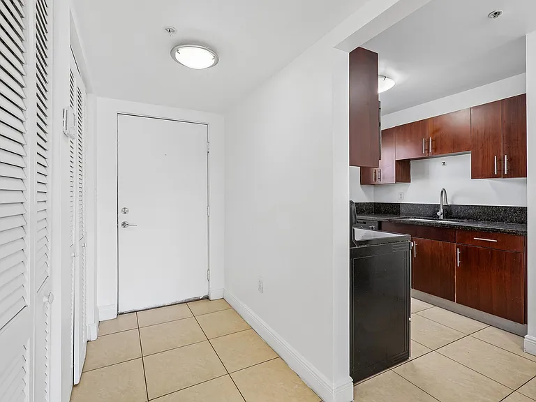 The Oaks Condominium — Photo 35