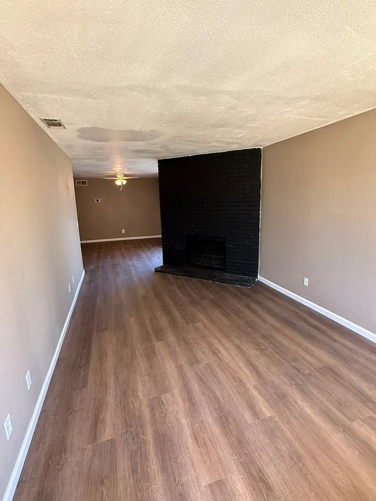 Della Cir, Sacramento — Photo 1
