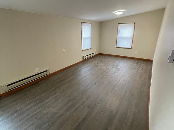 4th image of 511 Orchard Ln