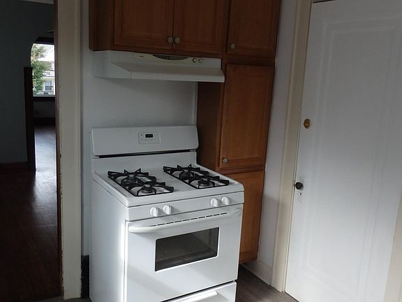 2nd image of 2117-2119 Glenbury Ave