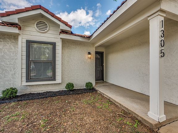3rd image of 1305 Nelson Pl
