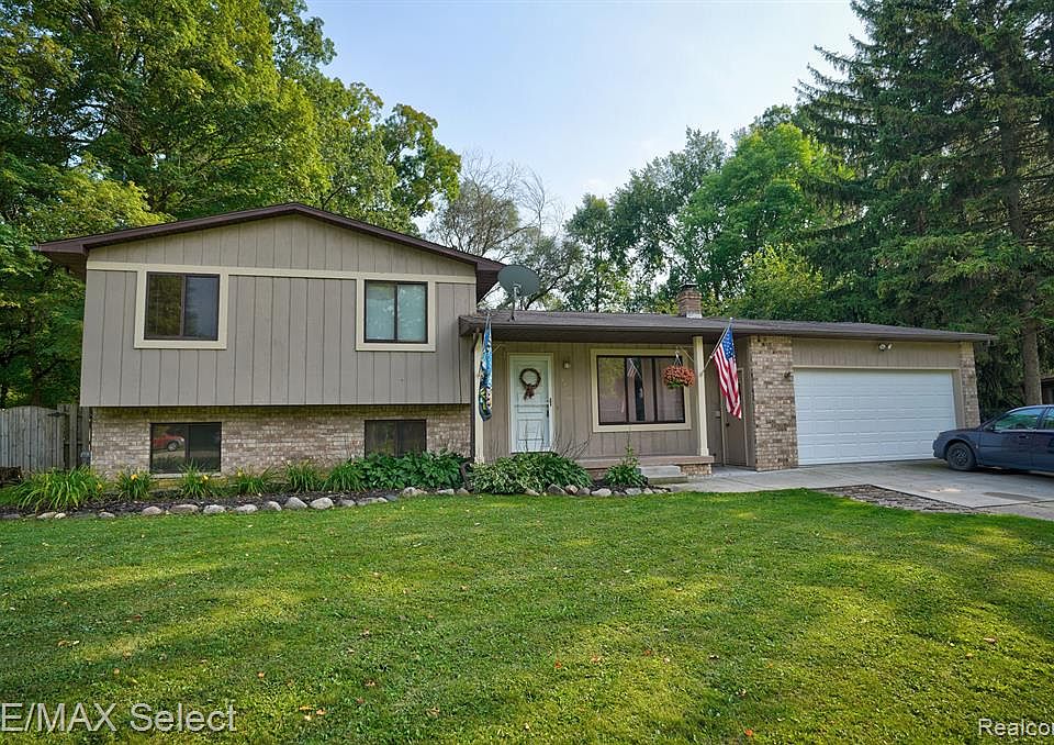 4400 Thornapple Cir, Burton, MI 48509 Zillow