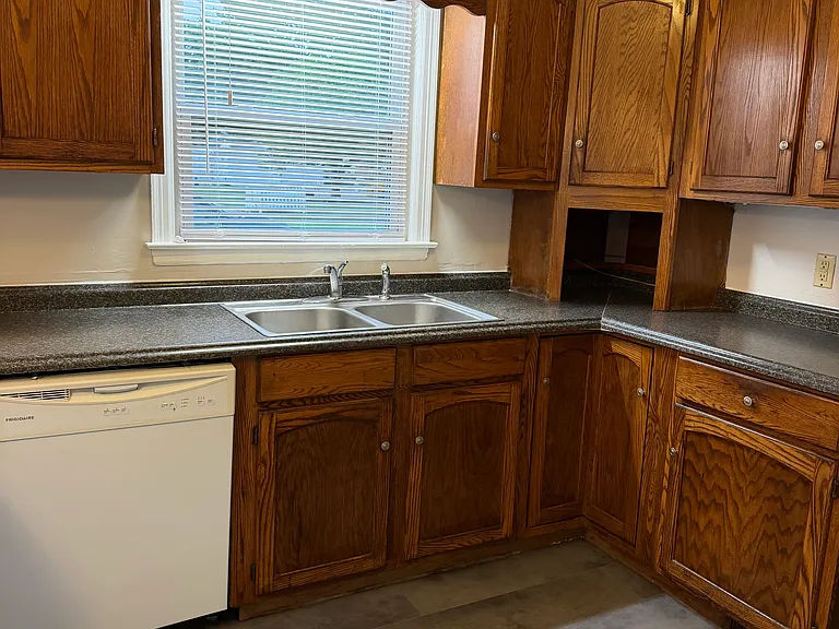 2614 Lind St — Photo 11