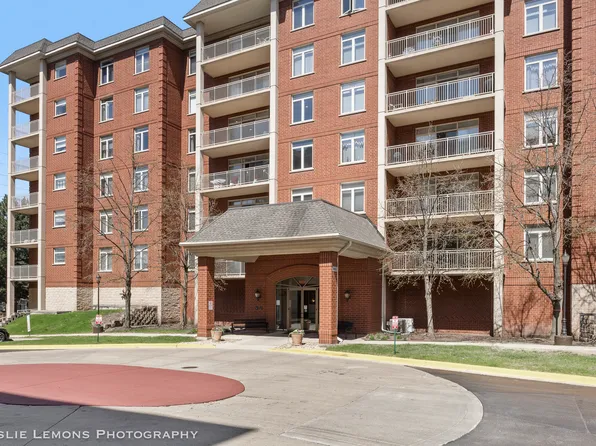 8400 Callie Ave Unit 402, Morton Grove, IL 60053