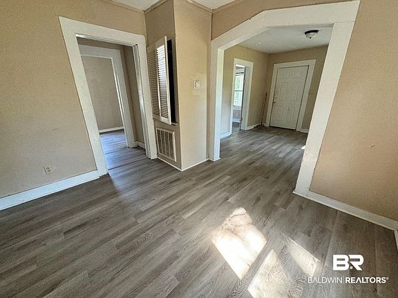 4th image of 439 Zeiman St