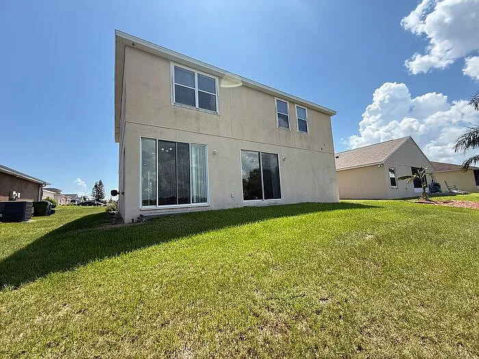 5 bed, 3.0 bath, 2419 sqft, $2,550 — Photo 3