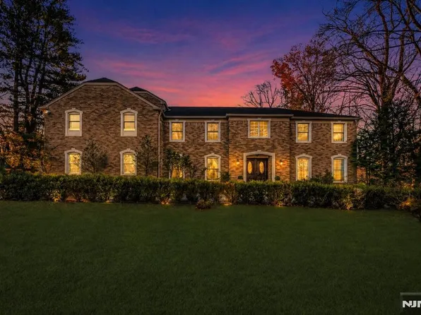 27 Pine Hill Rd, Old Tappan, NJ 07675