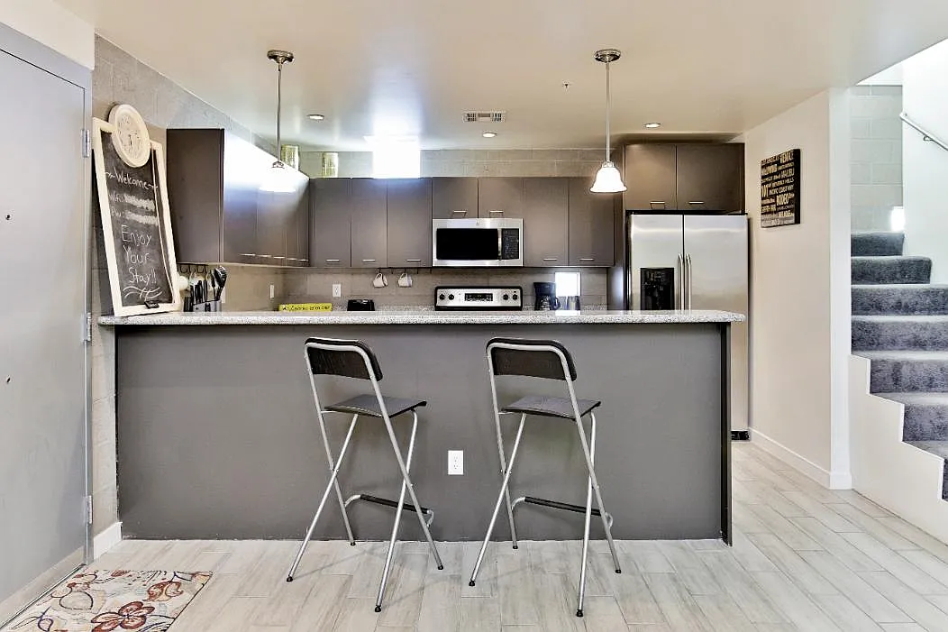 2 bed, 1404 sqft, $2,100 — Photo 4