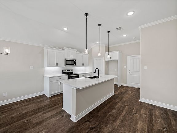 3rd image of 8205 Scott Ln