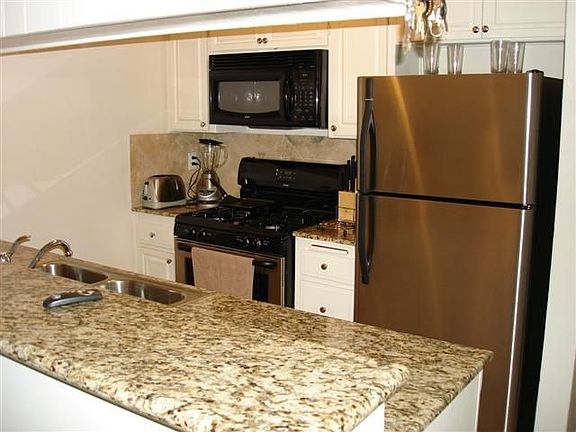 3rd image of 7045 Woodley Ave Unit 215