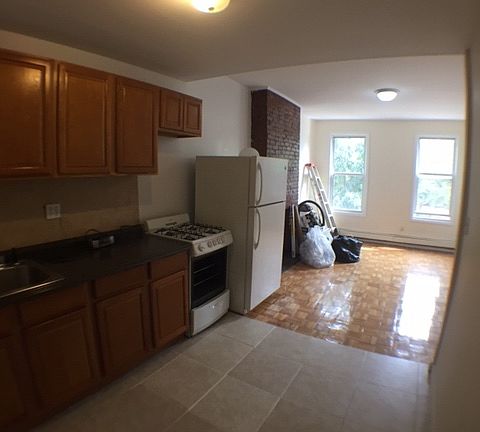 2nd image of 648 6th Ave APT 4