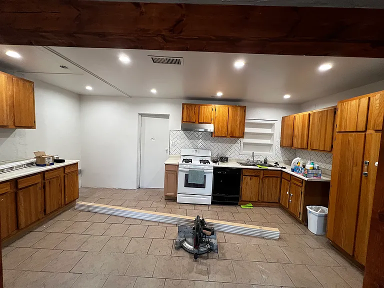 1030 Joy Ln — Photo 17