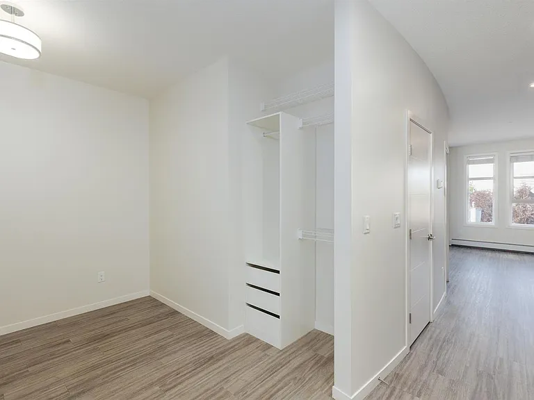 2410 33rd Ave SW — Photo 18