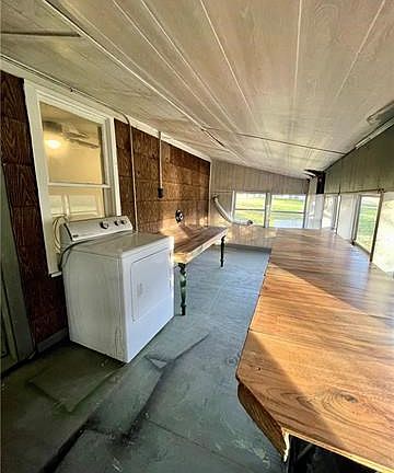 4th image of 1351 E County Road H
