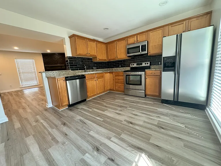 724 Due West Ave N #I — Photo 11
