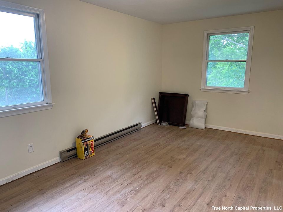 2nd image of 8 Carlmark St APT 9