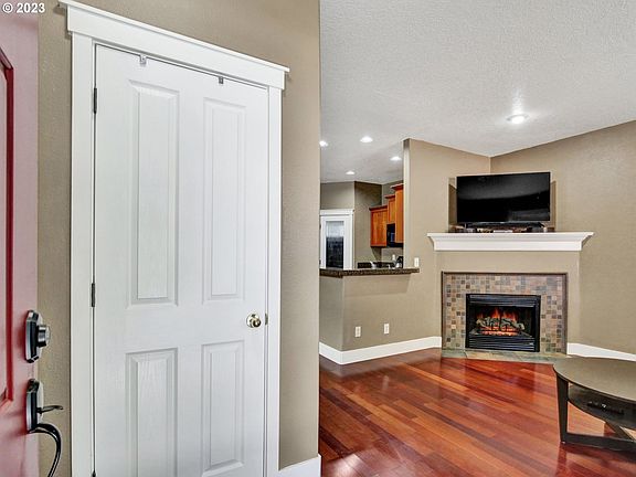 4th image of 1168 SE Alika Ave