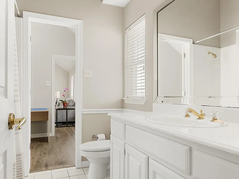 118 W Greenbriar Ln — Photo 30