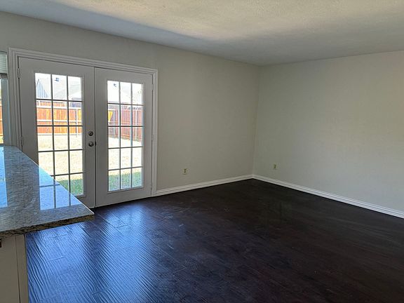 5th image of 857 Cambridge Dr
