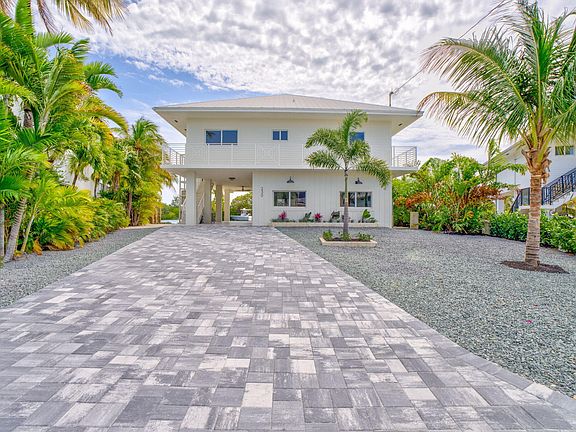 2nd image of 230 Biscayne Blvd