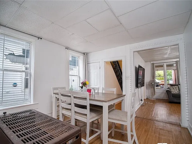 114 Deer St — Photo 8