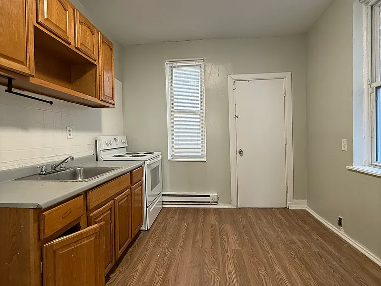 247 E Mayfield St — Photo 7