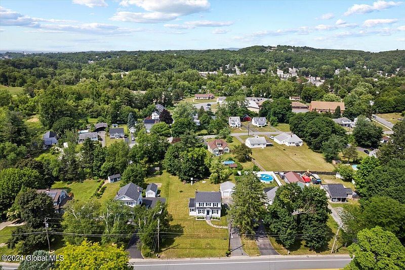4th image of 293 Whiteview Road
