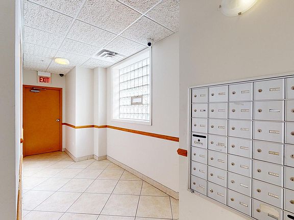3rd image of 4534 N Cumberland Ave Unit 403