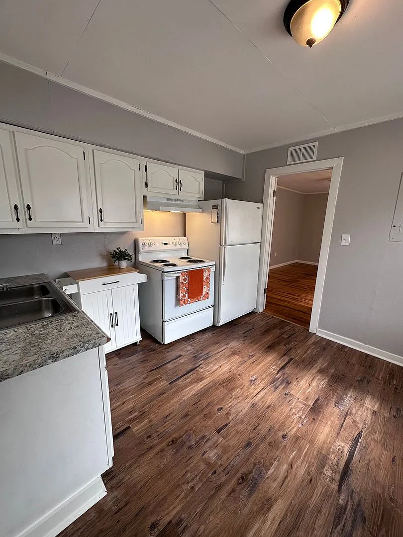 North Franklin Duplex — Photo 4