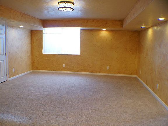 4th image of 4938 Woodridge Dr