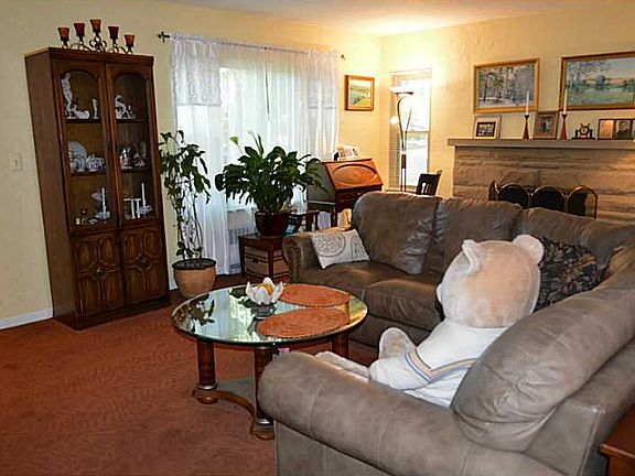 3rd image of 425 Southwood Dr