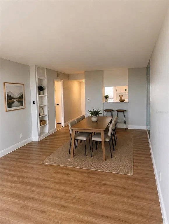 2 bed, 2.0 bath, 1050 sqft, $2,100 — Photo 3