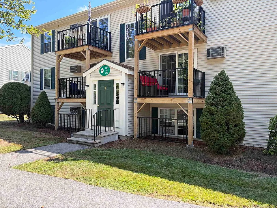 702 White Cedar Blvd