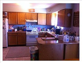 4th image of 386 Newbury Ct