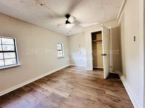 5th image of 2207 Bell St #B
