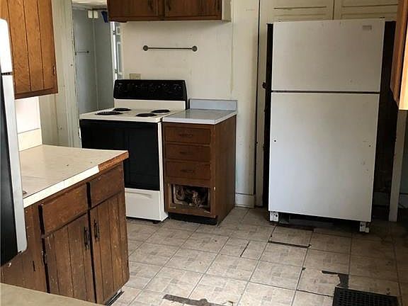 3rd image of 1815 E 5th St