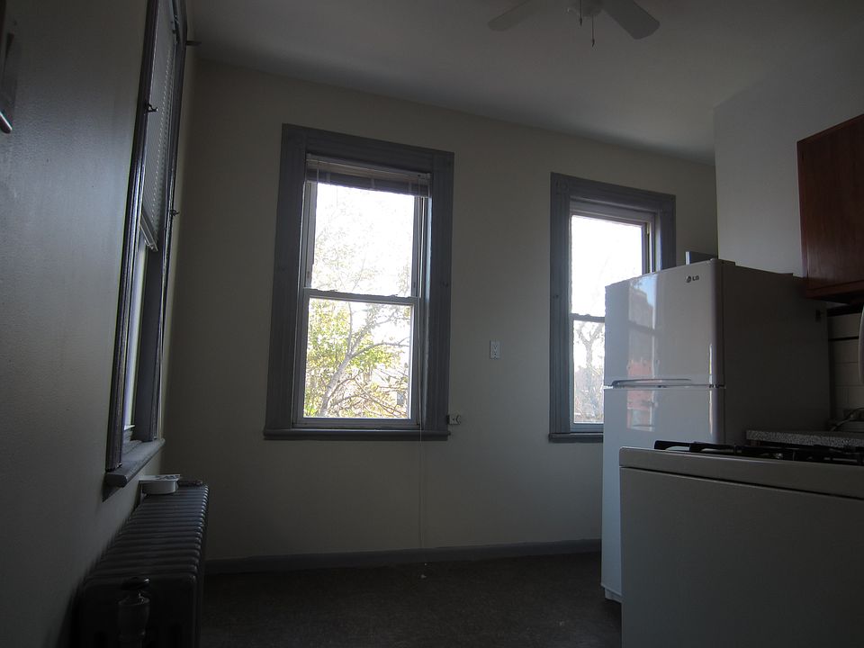 Eat-In Kitchen