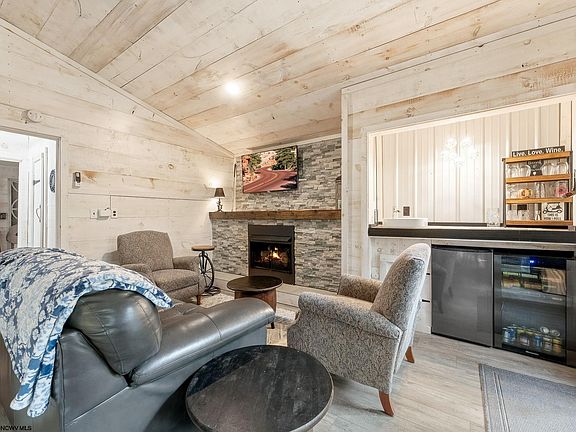 5th image of 76 Arbutus Ct